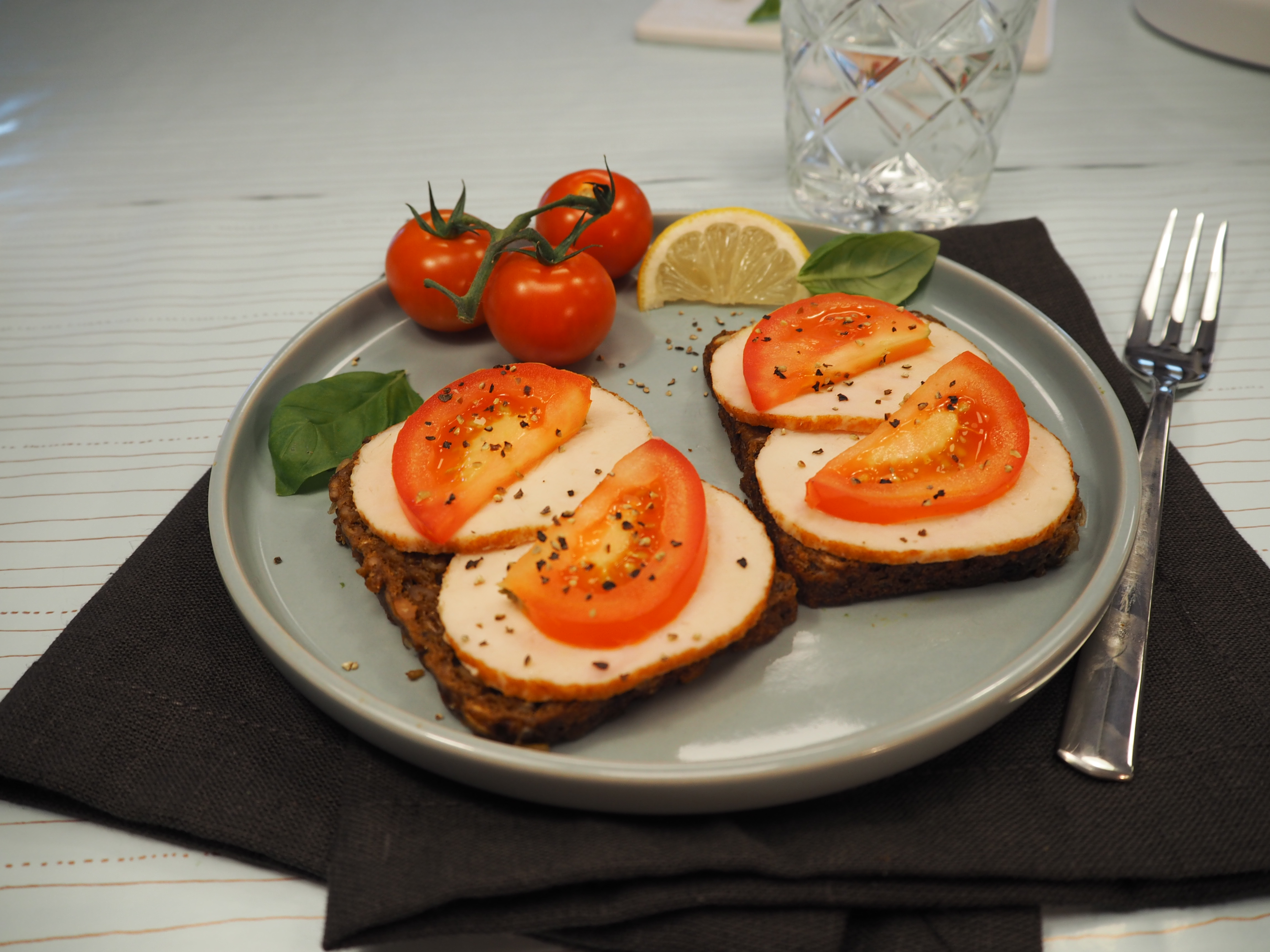 Rygbrød med kalkunpålæg | Arono.dk