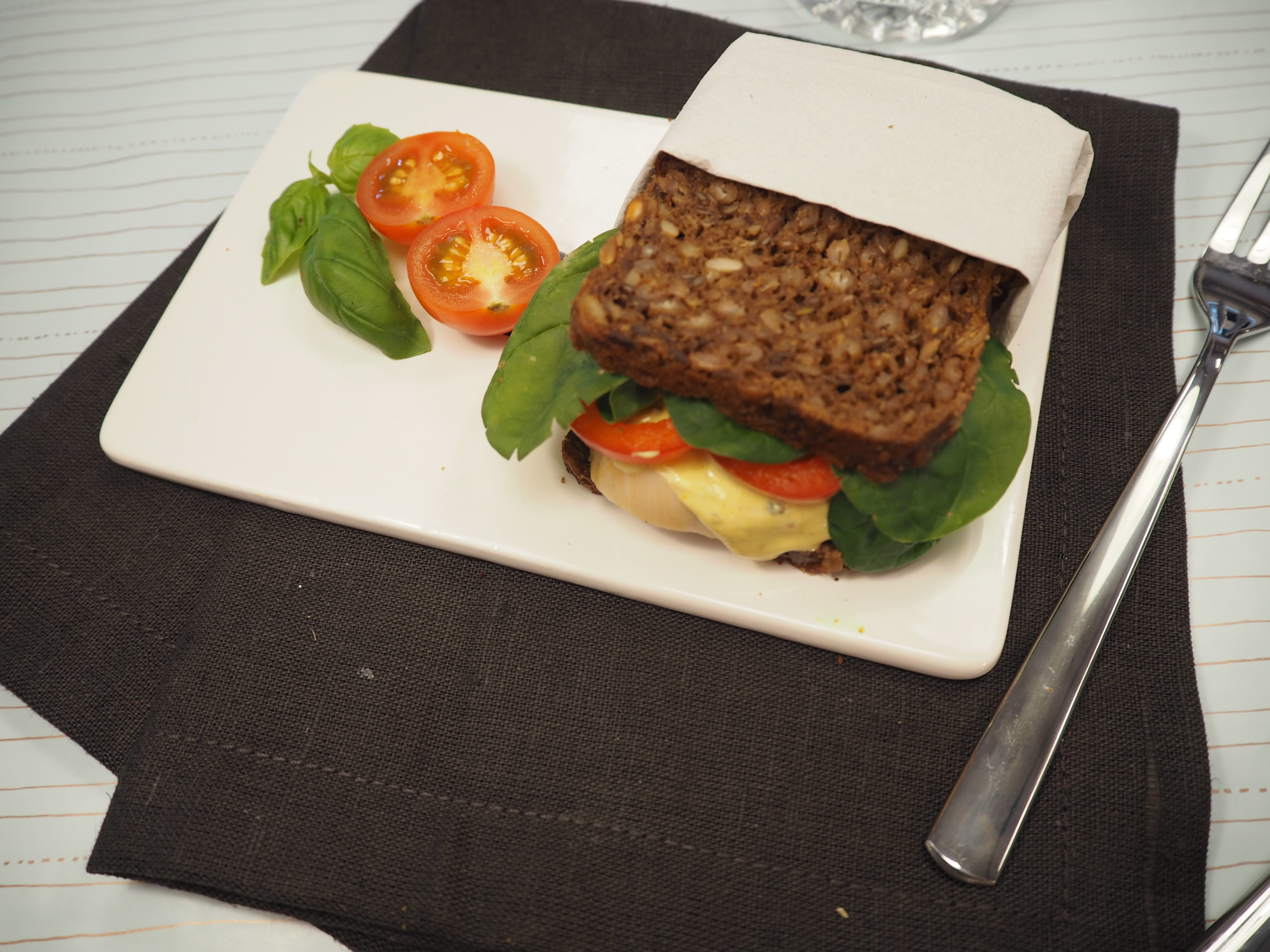 Rugbrødssandwich med kylling