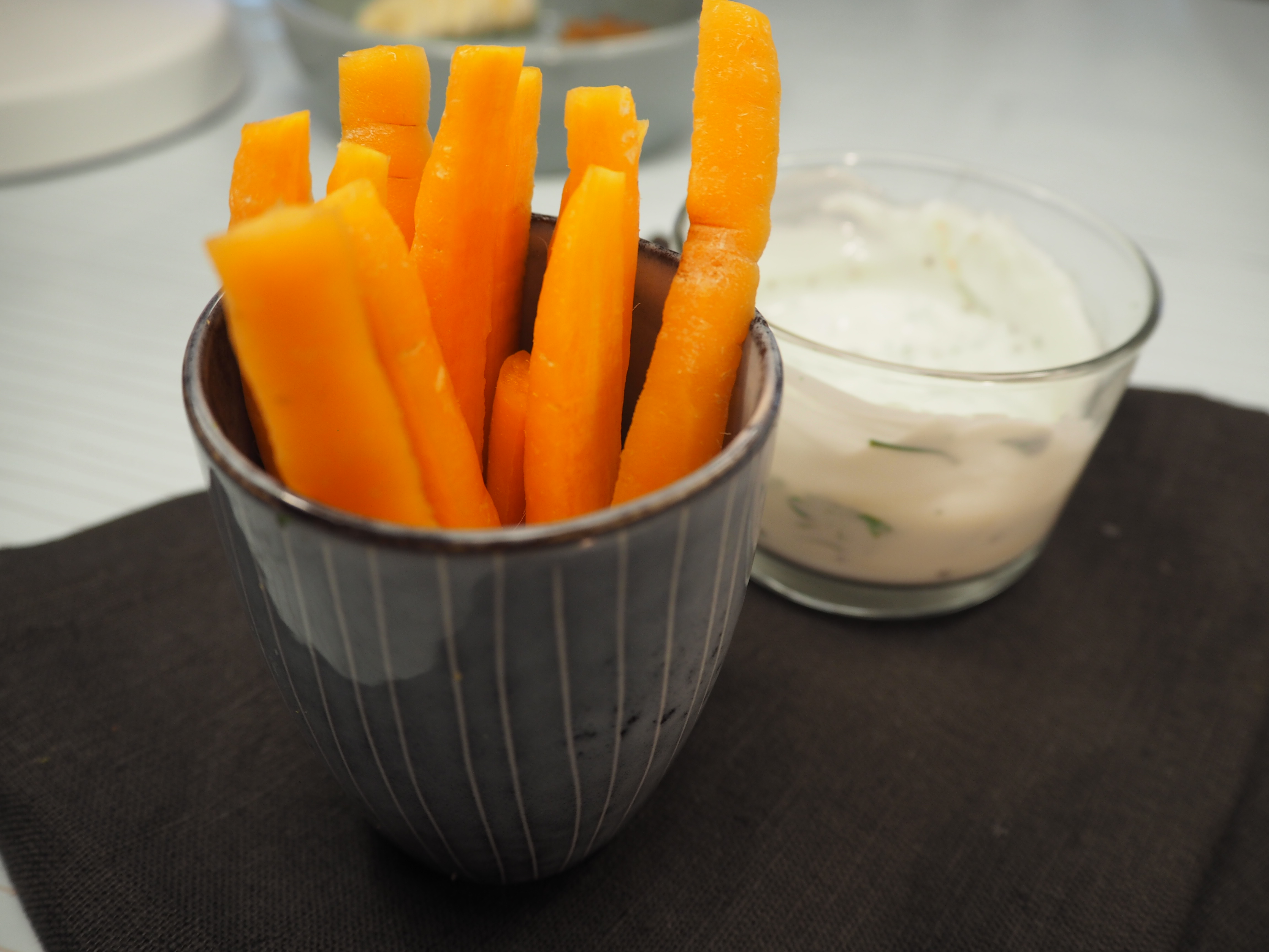 Snack grøntsager med skyrdip