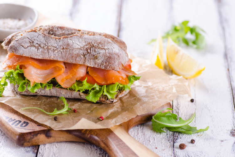 Sandwich met gerookte zalm