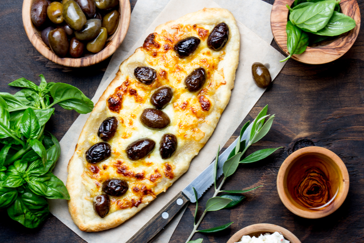 Græsk Pizza med Kalamata Oliven