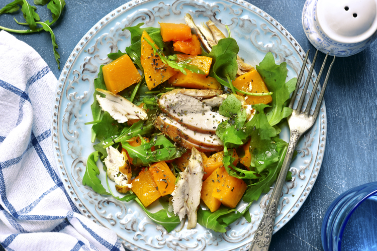 Gegrilde kip en pompoensalade
