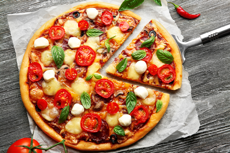 Pizza met zoete aardappelsaus