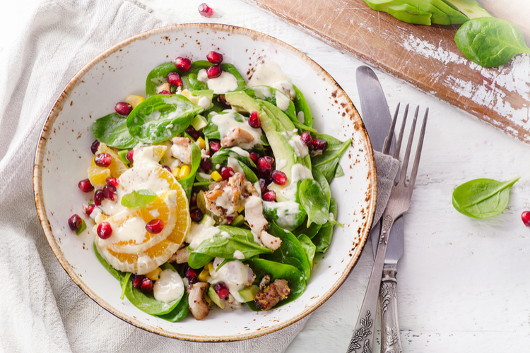 Sallad med spenat, apelsin och granatäpple