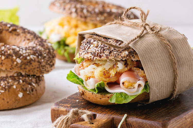 Bagel med parmaskinke