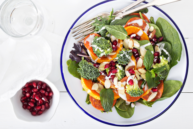 Persikobroccolisallad med persika