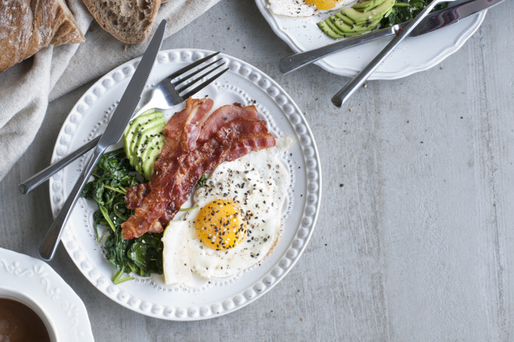 Morgenmadstallerken med kalkunbacon