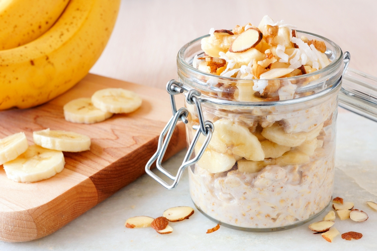 Morgengryn med banan og mandler