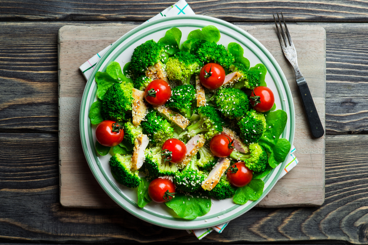 Asiatisk kyckling-broccolisallad