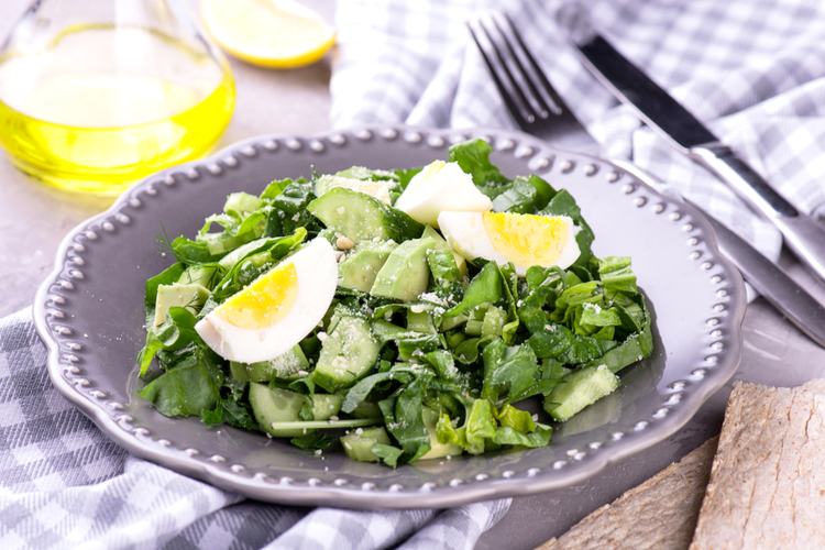 Spinat-agurk-avocadosalat