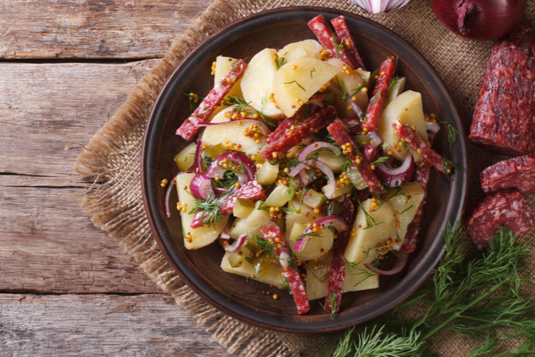 Salami-dille aardappelsalade