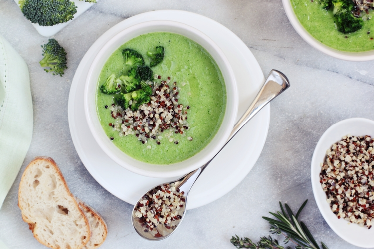 Broccolisoppa med quinoa