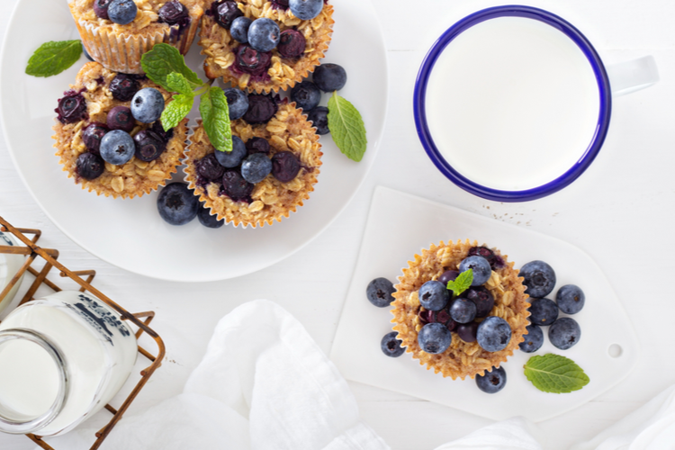 Oat-blueberry muffins
