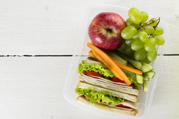 Lunchpakket met volkoren boterham