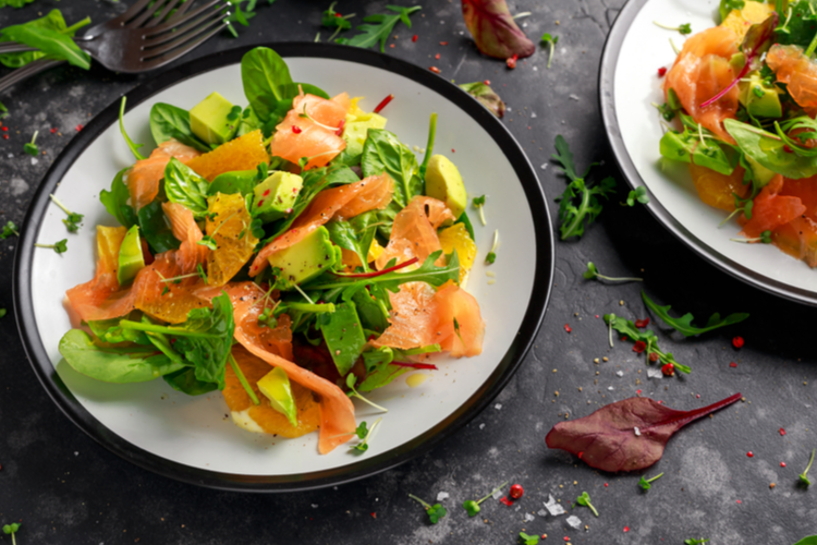 Sallad med lax och avokado