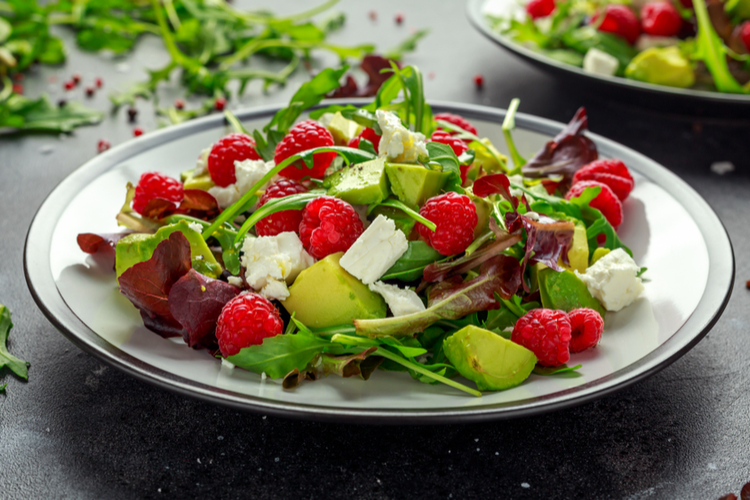 Hallon-feta-sallad