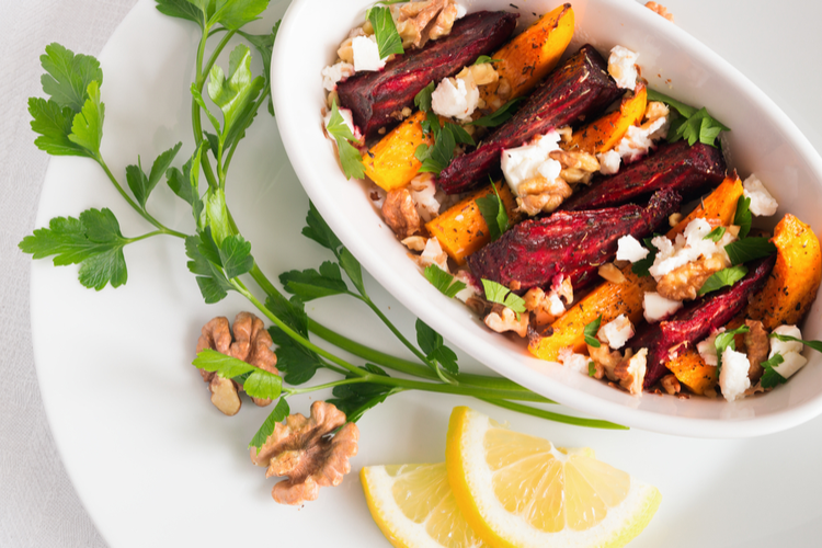 Ugnsrostad sallad av rödbetor och morötter