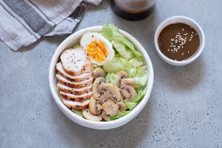 Kycklingsallad med sesamdressing