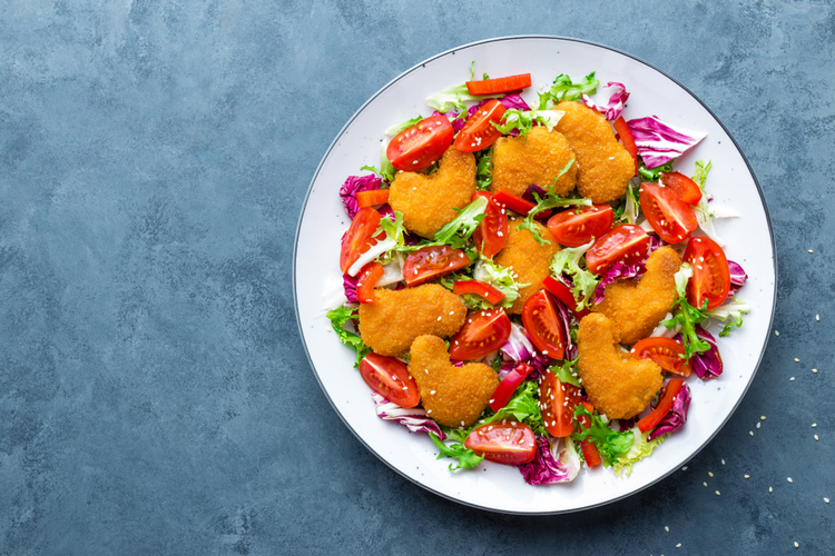 Kyckling nuggets med sallad