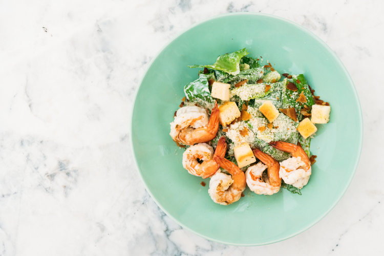 Caesarsallad med tigerräkor