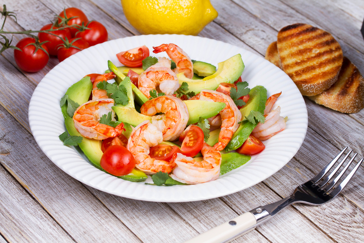 Tigerreje-avocado-tomatsalat