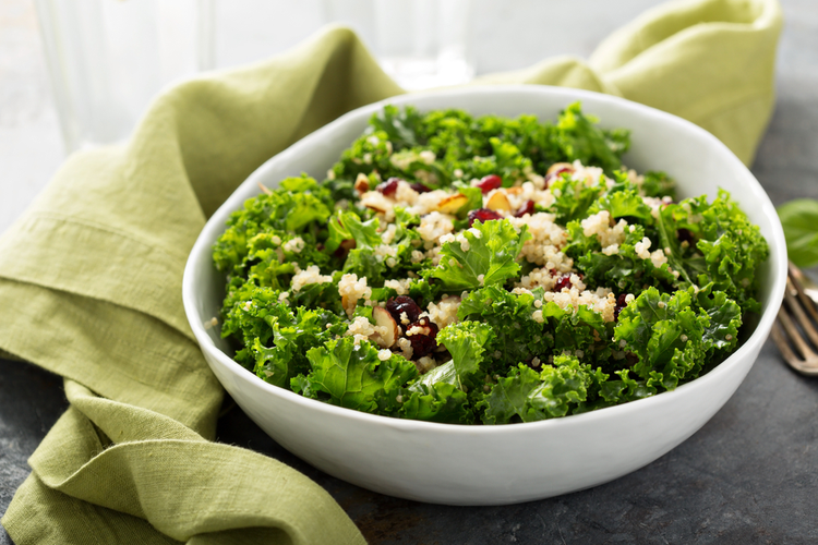 Boerenkool quinoa cranberry salade