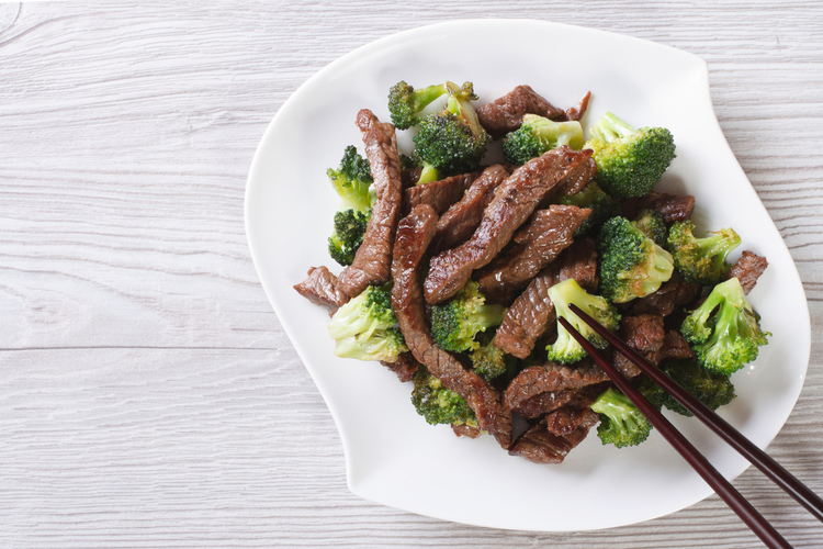 Asiatisk bøf med broccoli