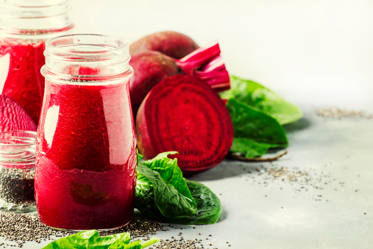 Rödbets- och spenatjuice med chiafrön