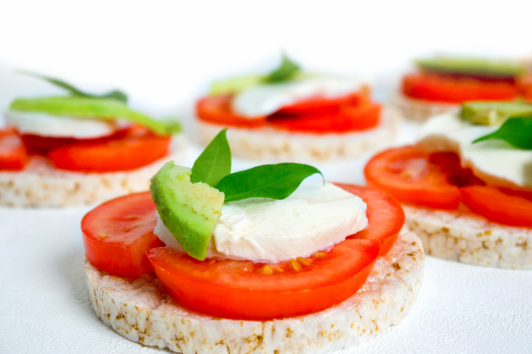 Riskiks med tomat, avocado og mozzarella