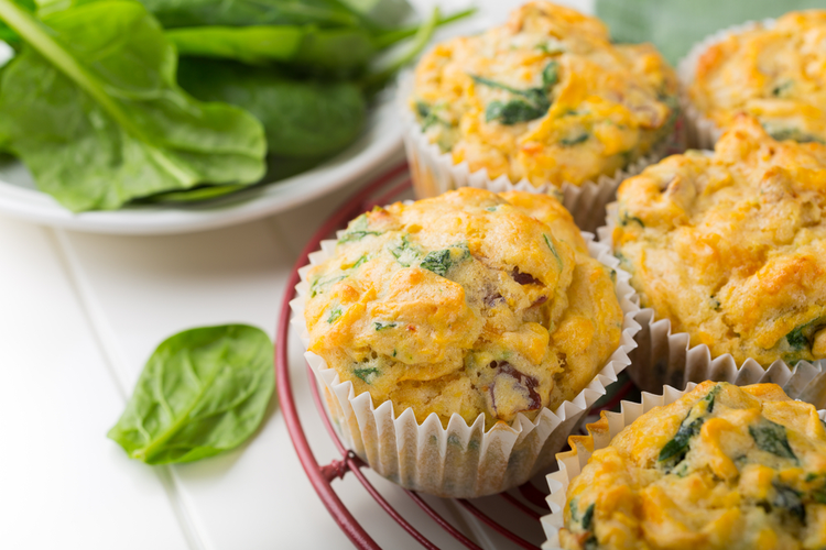 Zoete aardappel spinazie muffins